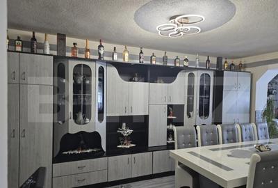 Apartament cu 3 camere semidecomandat, mobilat în Cloșca