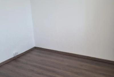 Apartament cu 3 camere semidecomandat în Central - 1