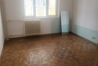 Apartament cu 4 camere semidecomandat în Apărătorii Patriei - 8
