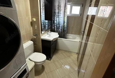 Inchiriez apartament 3 camere, Resita, Micro 3 - 2