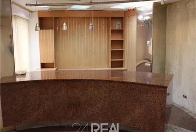 Spațiu comercial, în P-ța Victoriei - 10