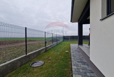 Casă cu 3 camere cu Teren 400 Mp în Crevedia - 10