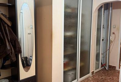 Apartament cu 2 camere decomandat în Micro 20 - 10