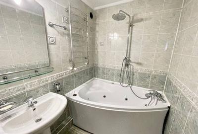 Apartament cu 3 camere decomandat în Planete - 2