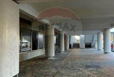 Spațiu comercial, de 165 mp, în Central - 4