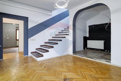 Casă cu 9 camere cu Teren 542 Mp în Centrul Civic - 2