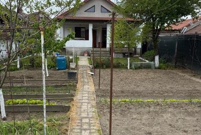 Casă cu 4 camere în Podari