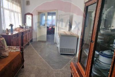 Casă cu 3 camere cu Teren 2500 Mp în Central - 8