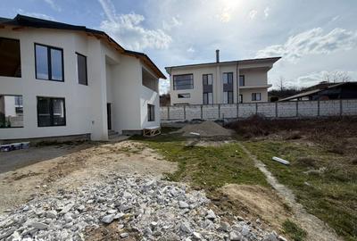 Casă cu 4 camere în Central - 2