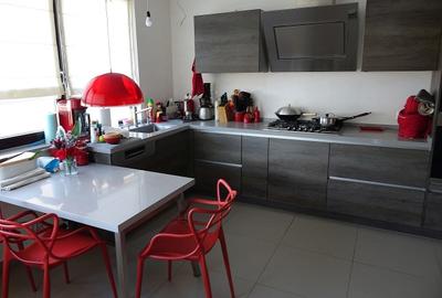 Casă individuală cu 7 camere cu Canalizare în Palazu Mare - 14