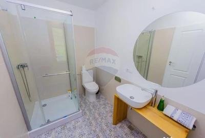 Casă cu 7 camere cu Teren 6370 Mp în Groși - 10