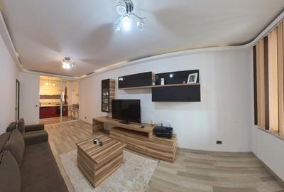 Apartament cu 3 camere decomandat în Tractorul