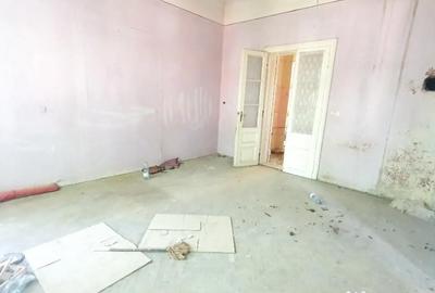 Apartament cu 5 camere semidecomandat în Central - 9