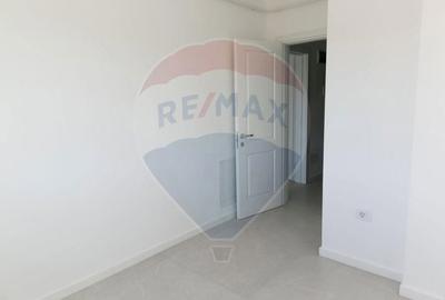 Apartament cu 3 camere decomandat în Vișani - 11