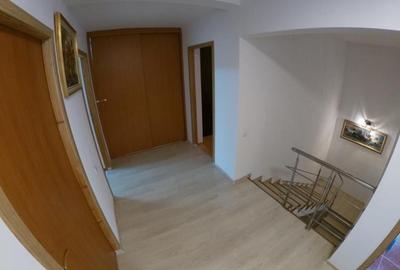 Casă individuală cu 5 camere cu Canalizare în Central - 10