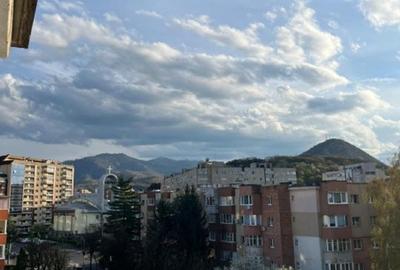 Apartament cu 2 camere decomandat în Florilor - 10
