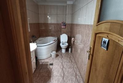 Spațiu comercial, de 67.319999694824 mp, în Central - 16