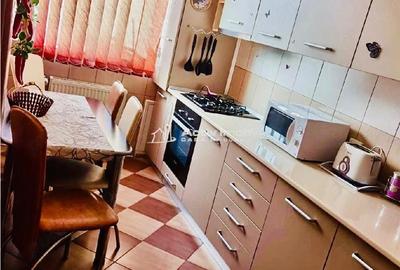 Apartament cu 3 camere decomandat în UTA - 8