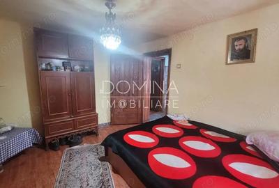 Vanzare casa, situata in ora? Tismana, strada Manastirii - 8