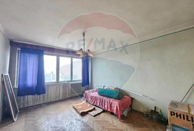Apartament cu 3 camere decomandat în Central - 1