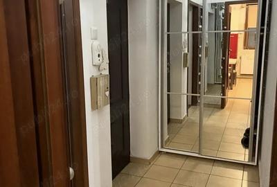 Apartament cu 3 camere decomandat în Central - 1