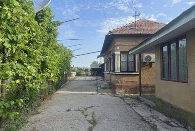 Casa traditionala, 4 cam + Anexe, 2500 mp.teren, D=15 ml. Milcov -Ulmi