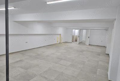 Spațiu comercial, de 90 mp, în Central - 3