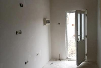 Spațiu comercial, de 50 mp, în Central - 4