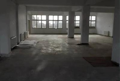 Spațiu comercial, de 370 mp, în Central - 3