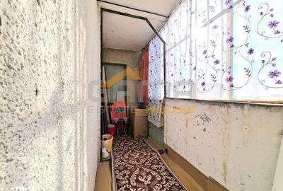 Apartament cu 3 camere decomandat în Polivalentă