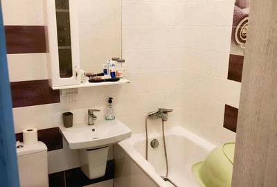 Apartament cu 2 camere decomandat în Girocului