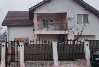 Casă cu 4 camere decomandat în Bujoreni - 6