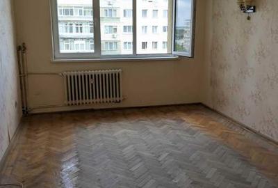 Apartament cu 3 camere decomandat în Cornișa