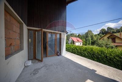 Casă individuală cu 8 camere cu Teren 622 Mp în Moieciu de Jos - 9