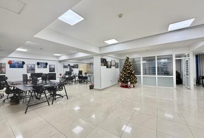 Spațiu comercial, de 200 mp, în Central - 3