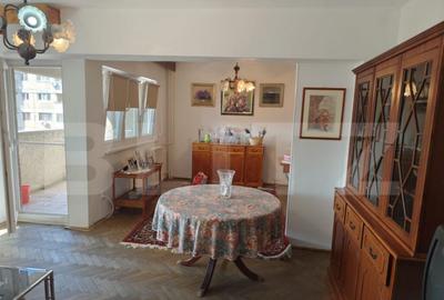 Apartament cu 4 camere, 88 mp, etaj intermediar, pe B-dul Da - 14