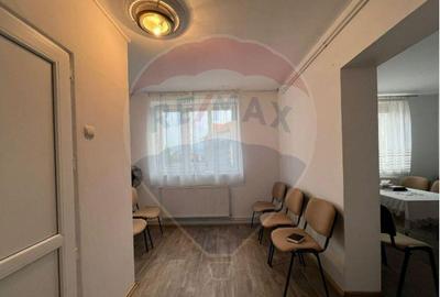 Casă cu 7 camere cu Teren 242 Mp în Șelimbăr