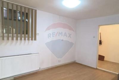 Apartament cu 4 camere decomandat în Mediaș - 12