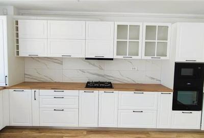 Apartament cu 3 camere decomandat în Tractorul