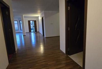 Casă cu 5 camere cu Teren 2220 Mp în Perșinari - 10