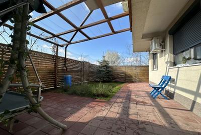 Apartament 3 camere cu curte (total 115m2) si loc de parcare