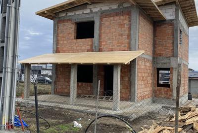 Casă cu 4 camere decomandat în Cug - 2