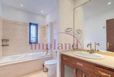 Casă cu 7 camere cu Teren 320 Mp în Pipera