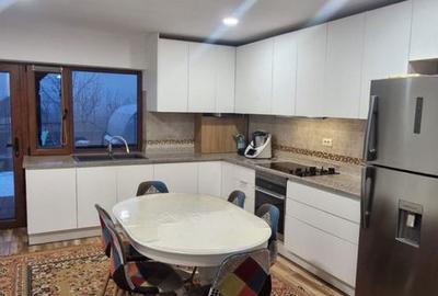 Casă cu 4 camere cu Teren 1000 Mp în Central - 2