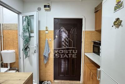 Garsoniera cocheta, mobilata si utilata, etaj intermediar, zona UMT - 7