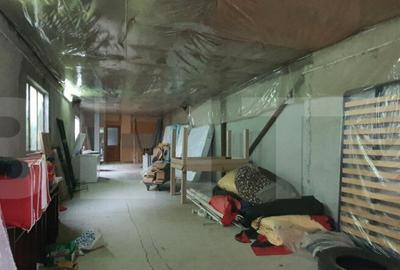 Spatiu comercial pe 2 nivele,spatii depozitare + parcari, in - 1