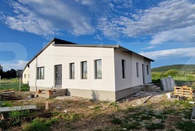 Casa parter, 120 mp, teren 1000 mp, la 25 km de orasul Bistrita - 2