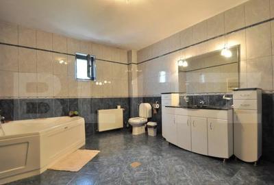 Casă cu 10 camere cu Teren 363 Mp în Democrației - 11