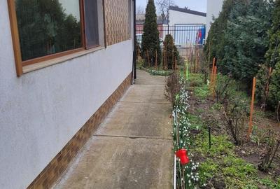 Casă individuală cu 5 camere cu Canalizare în Km 5 - 13