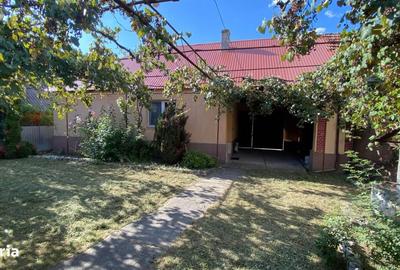 Casă cu 2 camere cu Teren 676 Mp în Sâmbăta - 9